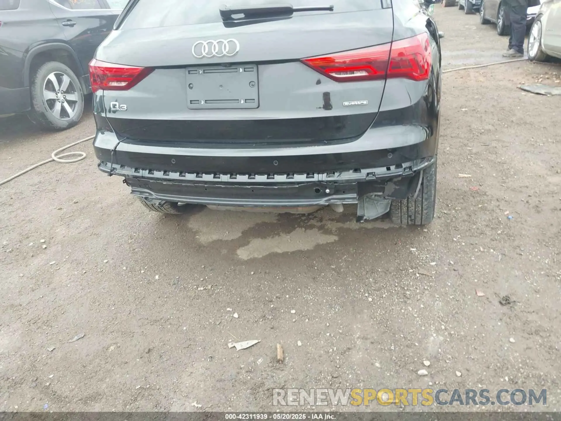 19 Photograph of a damaged car WA1EECF30N1089509 AUDI Q3 2022
