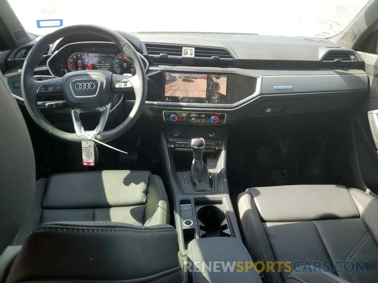 8 Photograph of a damaged car WA1EECF31N1031988 AUDI Q3 2022