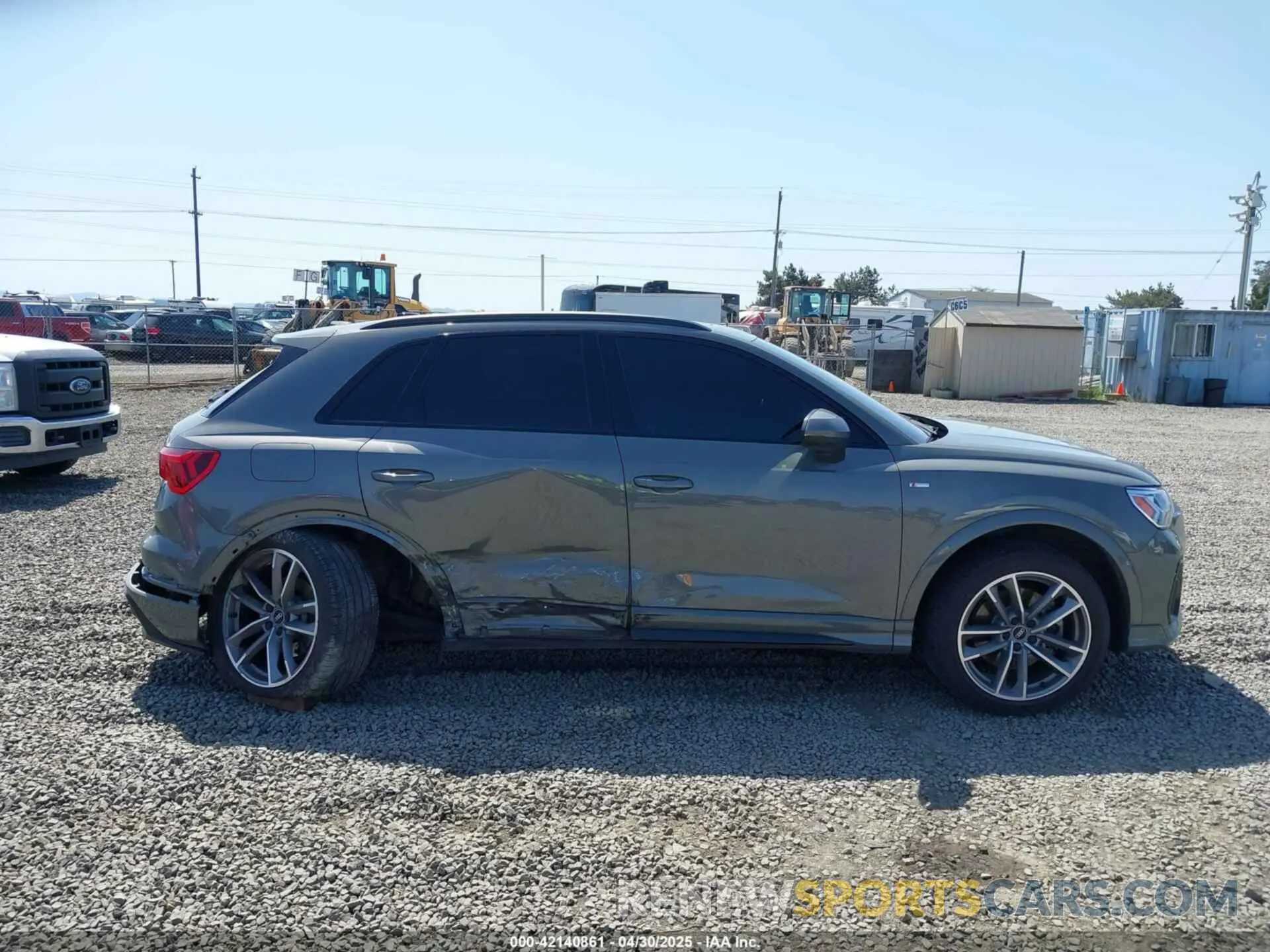 13 Фотография поврежденного автомобиля WA1EECF32N1040652 AUDI Q3 2022