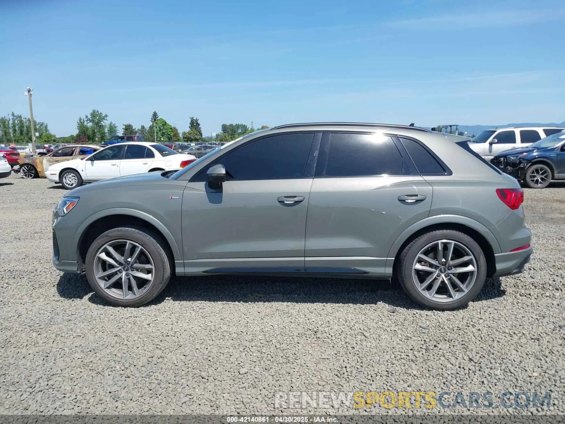 14 Фотография поврежденного автомобиля WA1EECF32N1040652 AUDI Q3 2022