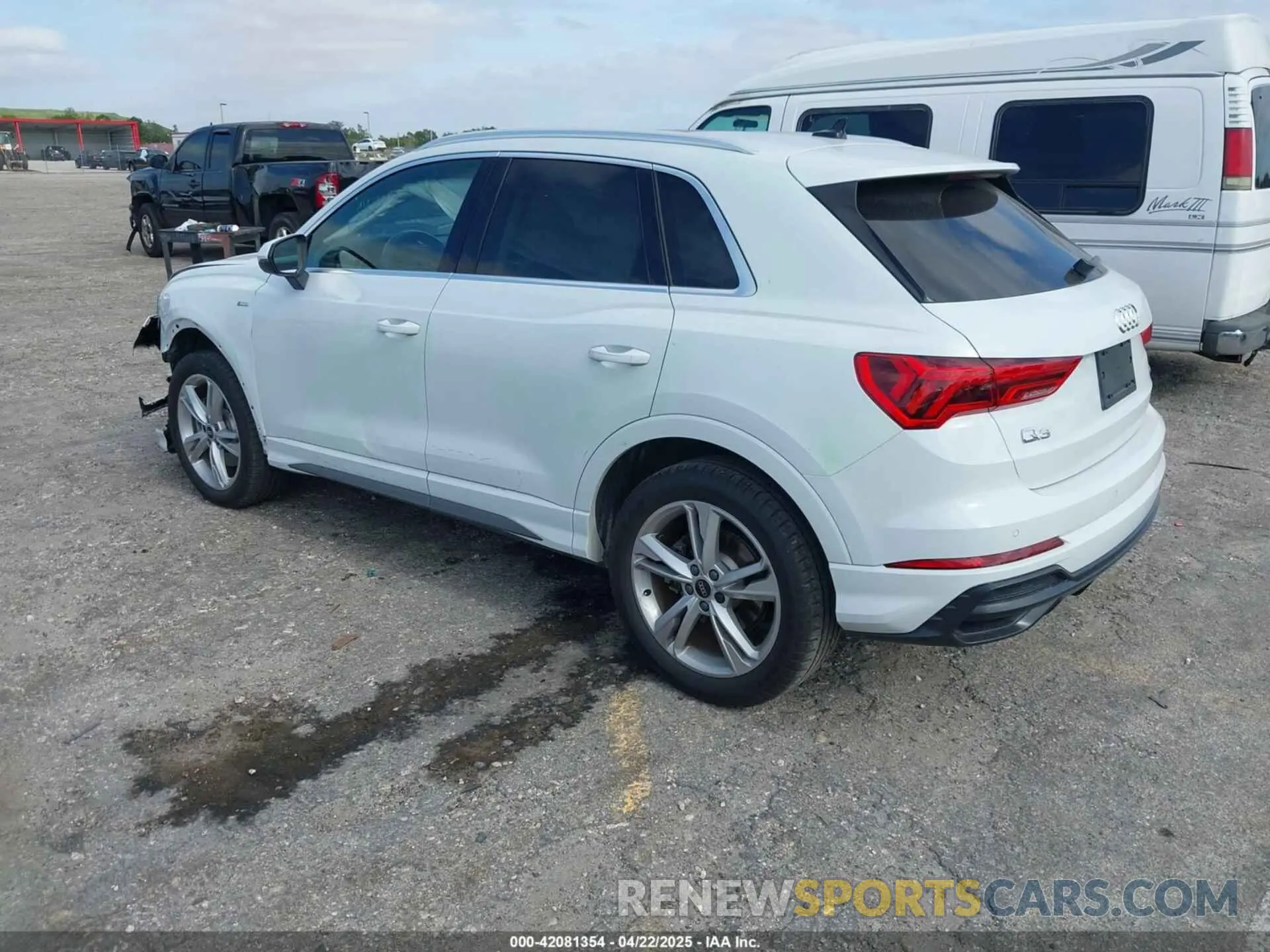 3 Photograph of a damaged car WA1EECF32N1065423 AUDI Q3 2022