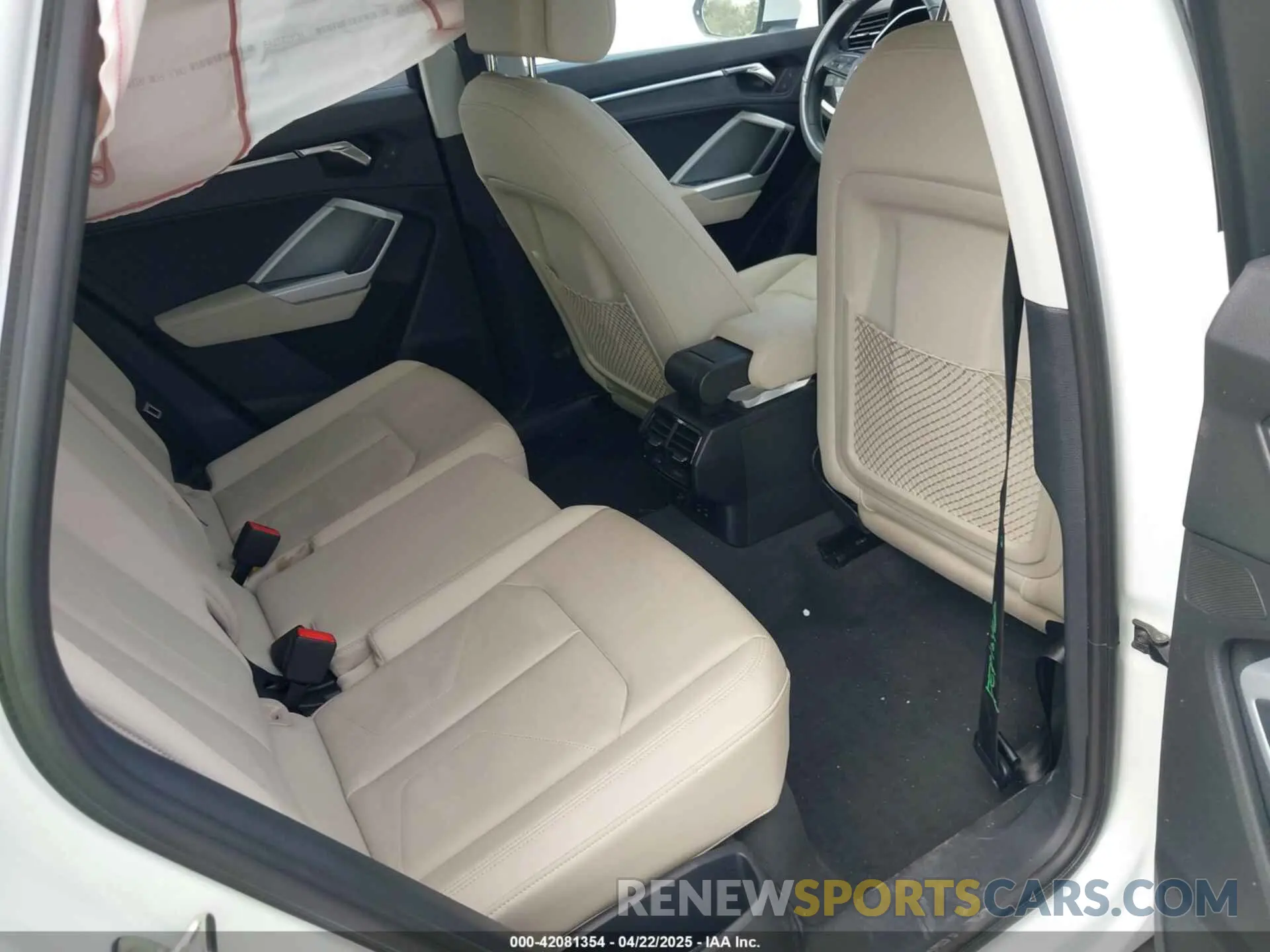 8 Photograph of a damaged car WA1EECF32N1065423 AUDI Q3 2022