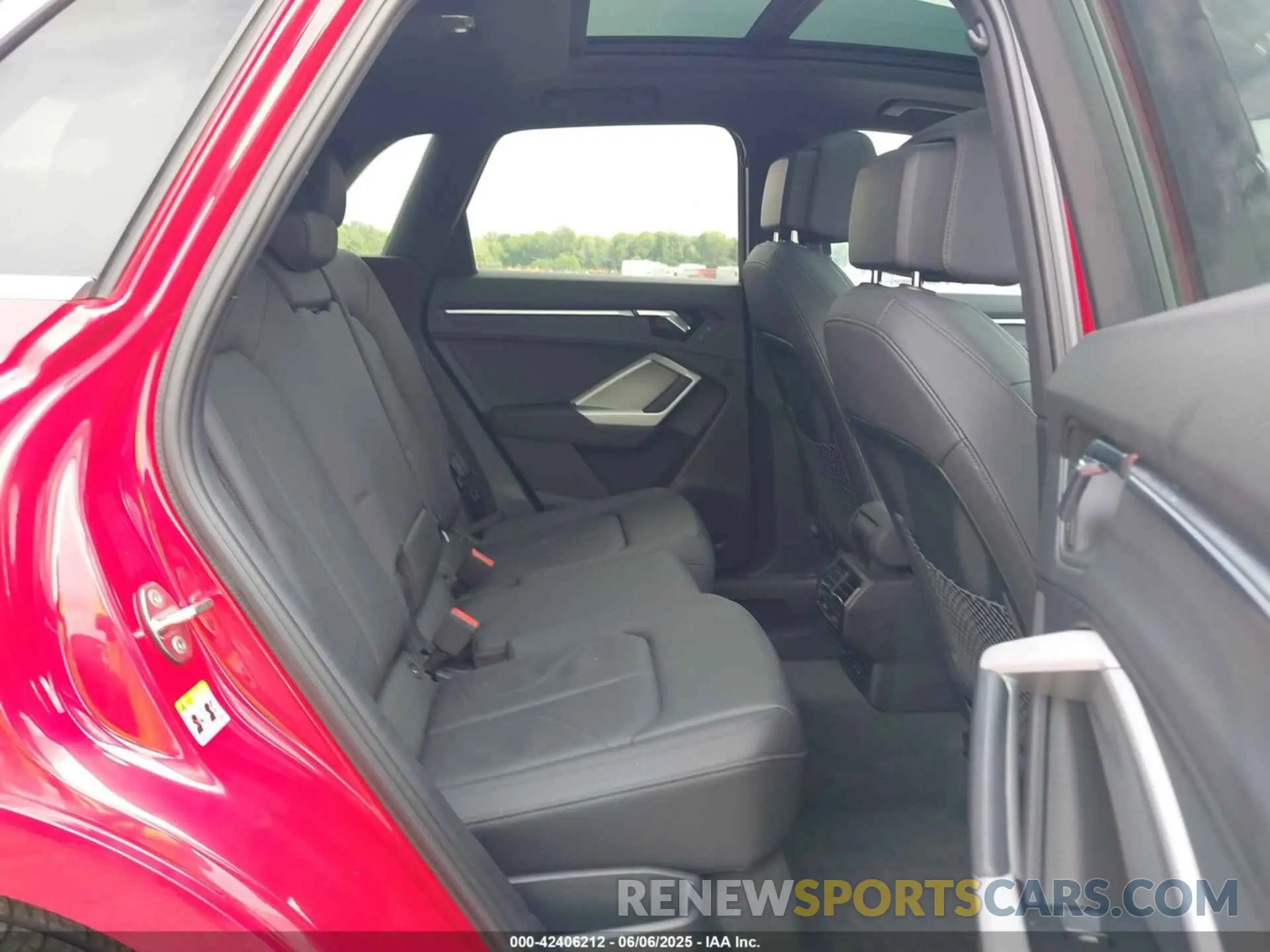8 Photograph of a damaged car WA1EECF33N1048355 AUDI Q3 2022