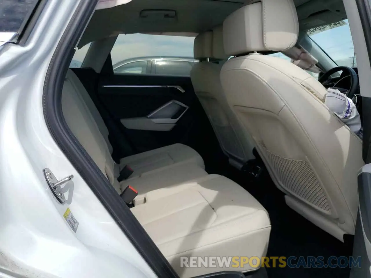 12 Photograph of a damaged car WA1EECF35N1084418 AUDI Q3 2022