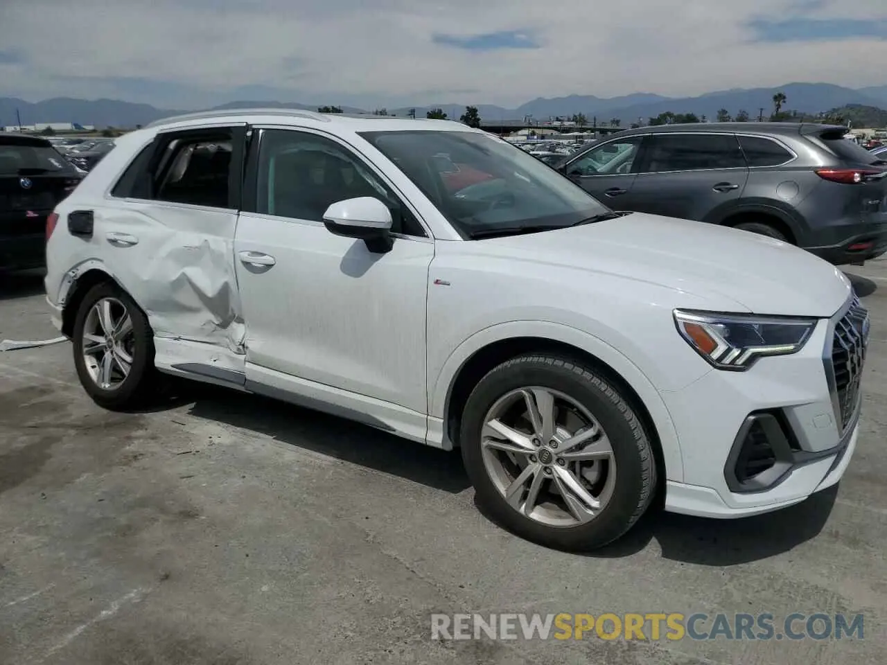 4 Photograph of a damaged car WA1EECF35N1084418 AUDI Q3 2022