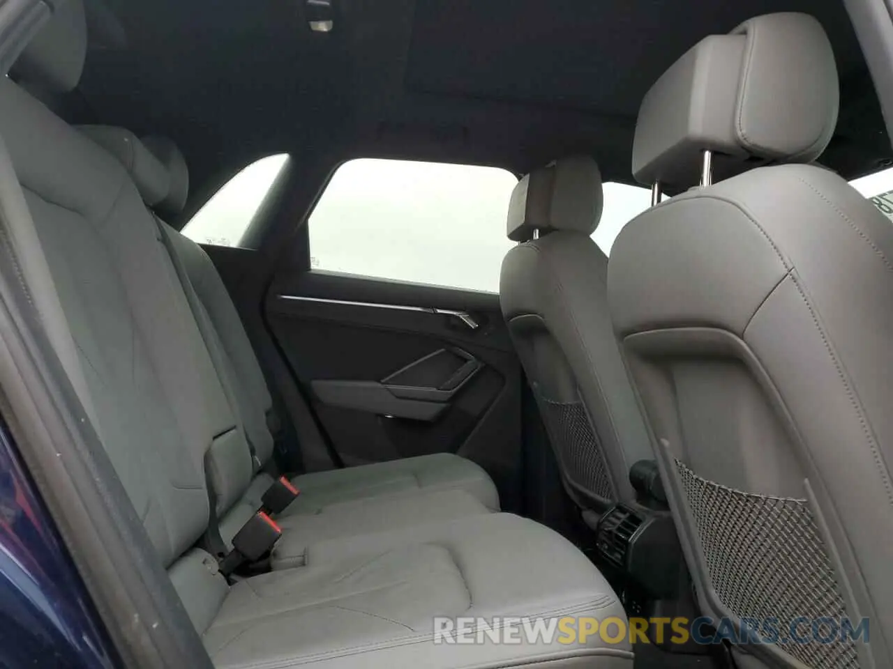 11 Photograph of a damaged car WA1EECF36N1062783 AUDI Q3 2022