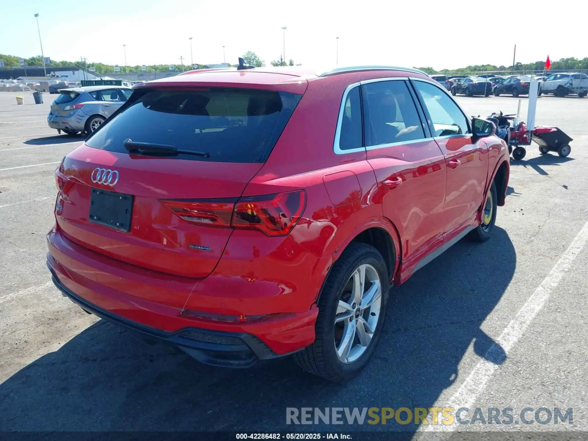 17 Photograph of a damaged car WA1EECF36N1143301 AUDI Q3 2022