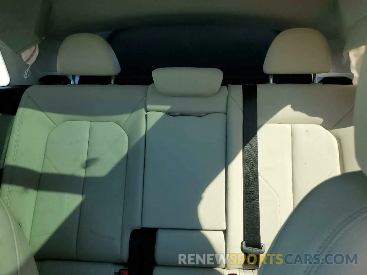 10 Photograph of a damaged car WA1EECF37N1084209 AUDI Q3 2022