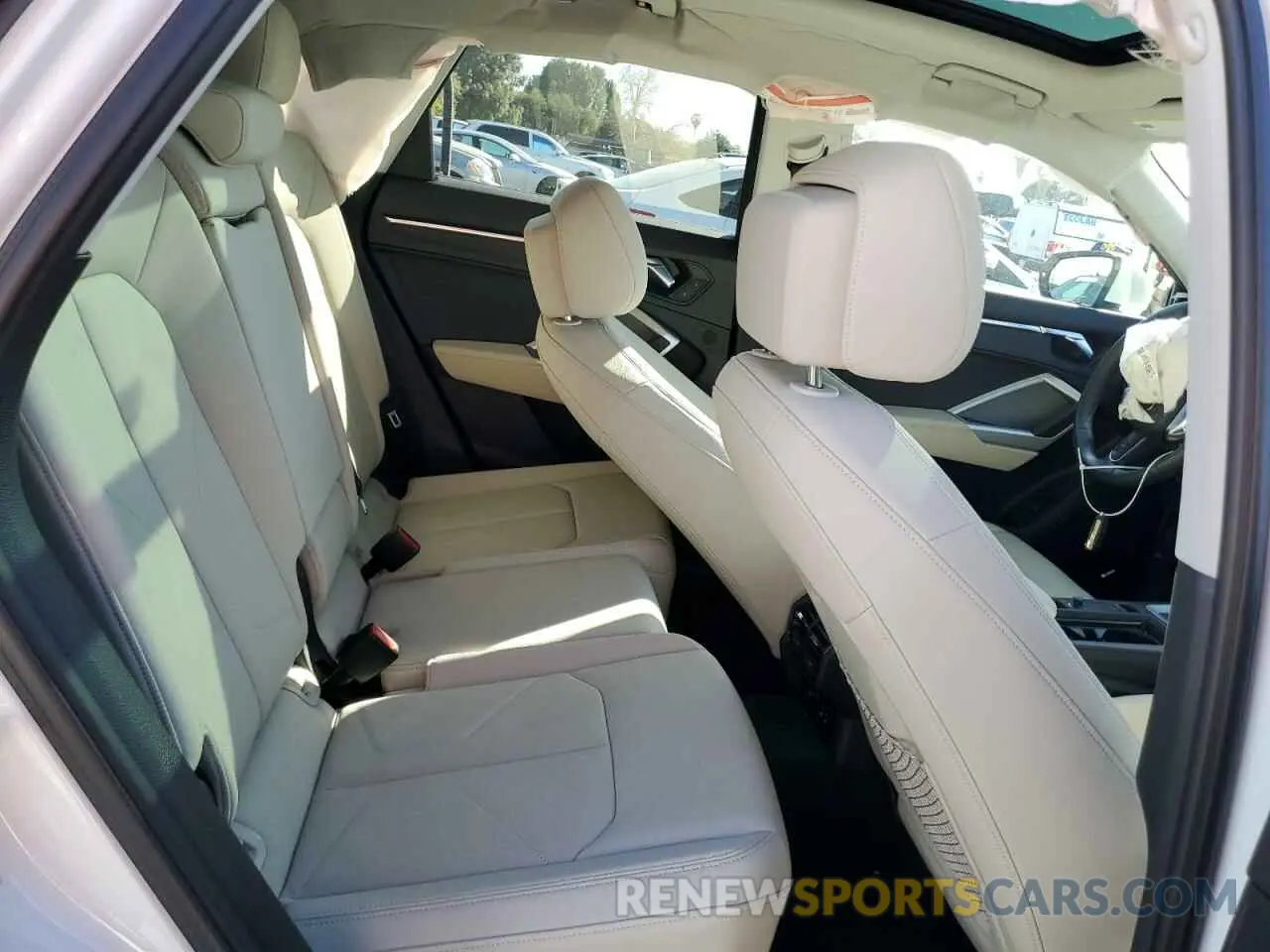 11 Photograph of a damaged car WA1EECF37N1084209 AUDI Q3 2022