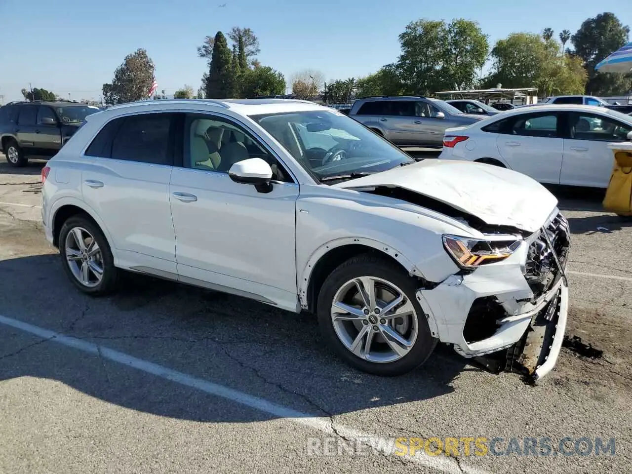 4 Photograph of a damaged car WA1EECF37N1084209 AUDI Q3 2022