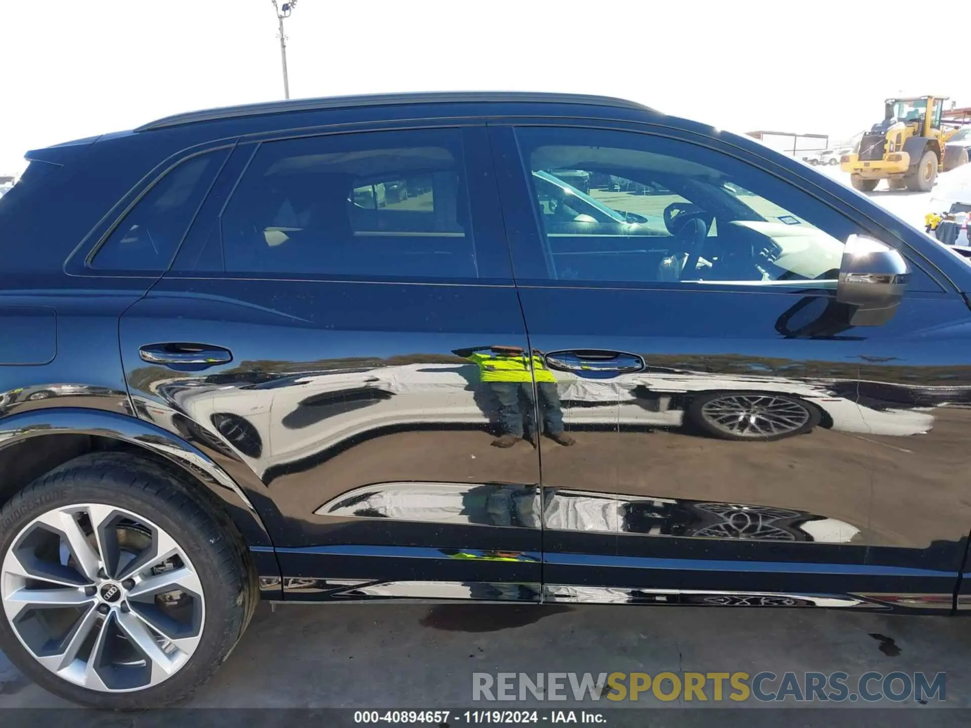 14 Photograph of a damaged car WA1EECF38N1015027 AUDI Q3 2022