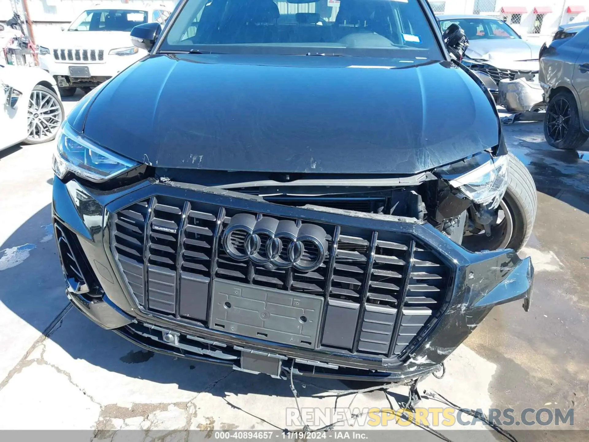 18 Photograph of a damaged car WA1EECF38N1015027 AUDI Q3 2022