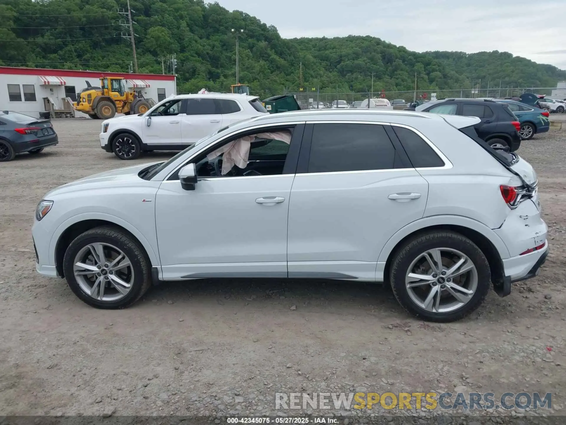 13 Фотография поврежденного автомобиля WA1EECF38N1031860 AUDI Q3 2022