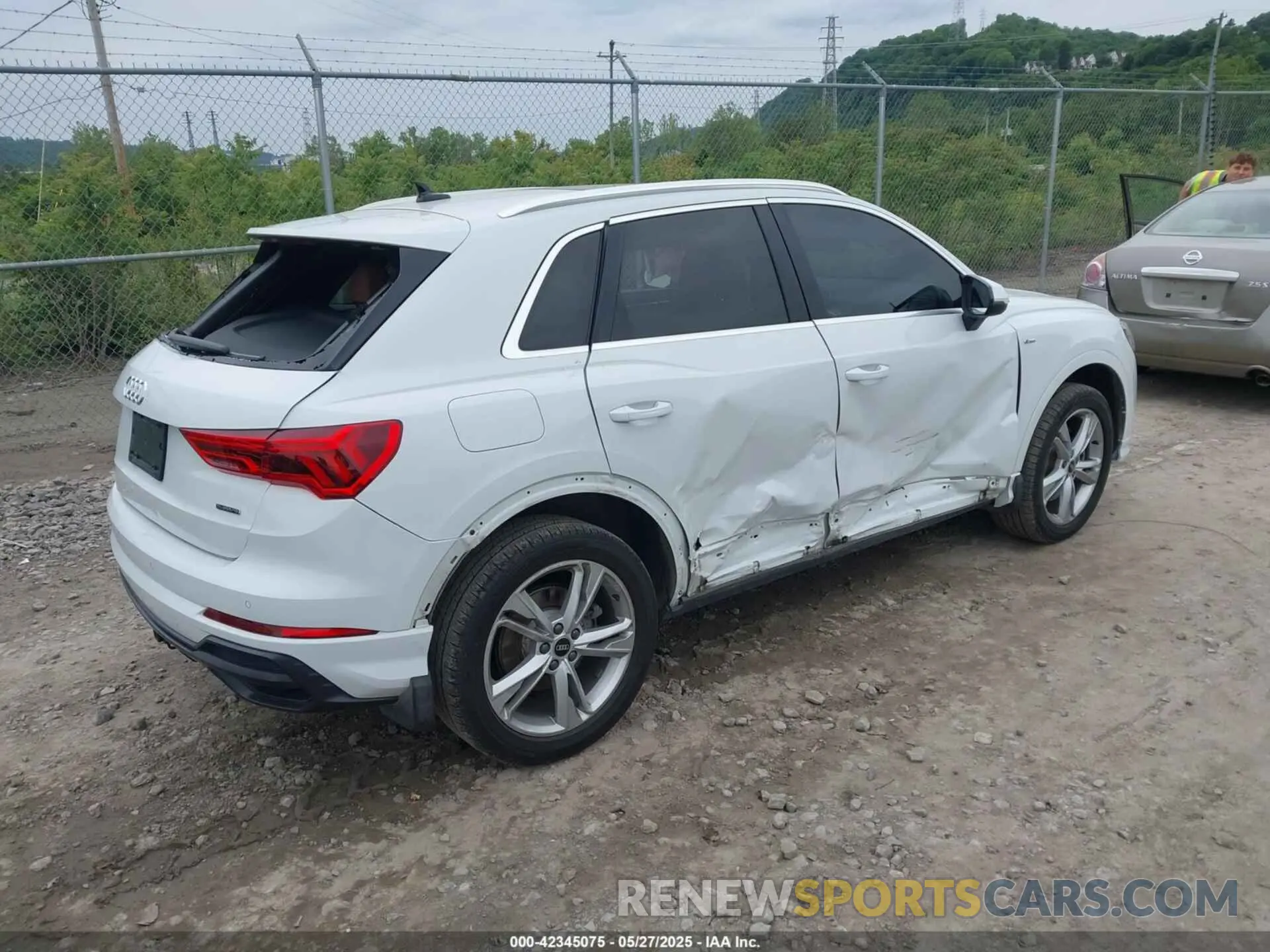 4 Фотография поврежденного автомобиля WA1EECF38N1031860 AUDI Q3 2022