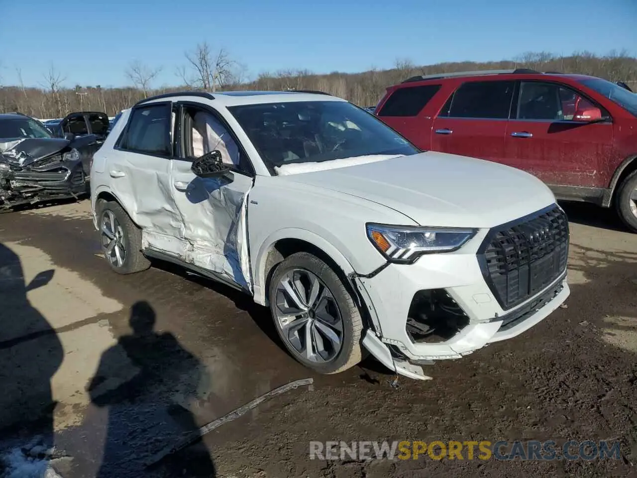4 Photograph of a damaged car WA1EECF38N1075972 AUDI Q3 2022
