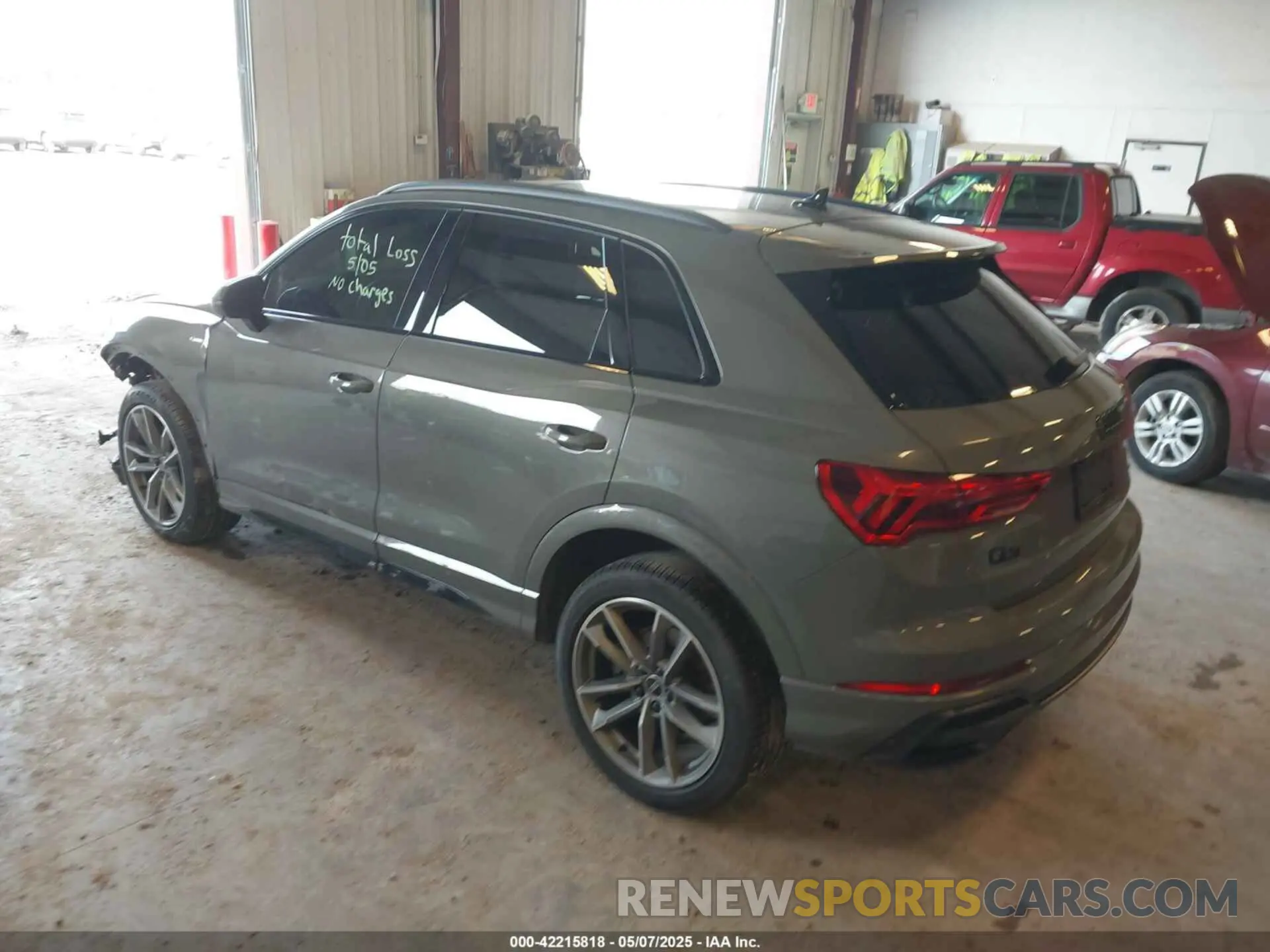 3 Photograph of a damaged car WA1EECF38N1139153 AUDI Q3 2022