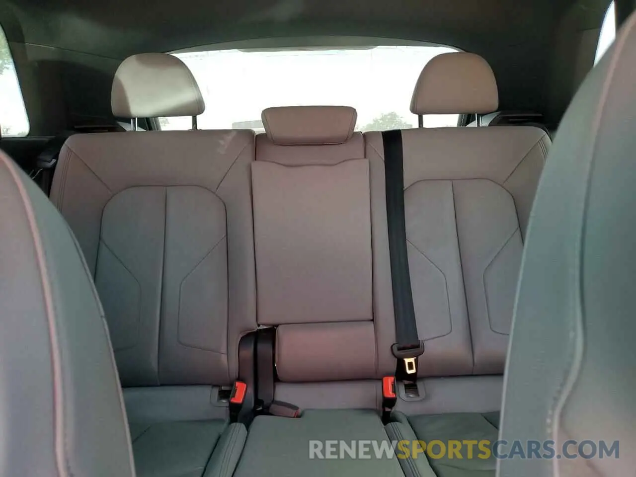 10 Photograph of a damaged car WA1EECF39N1030684 AUDI Q3 2022
