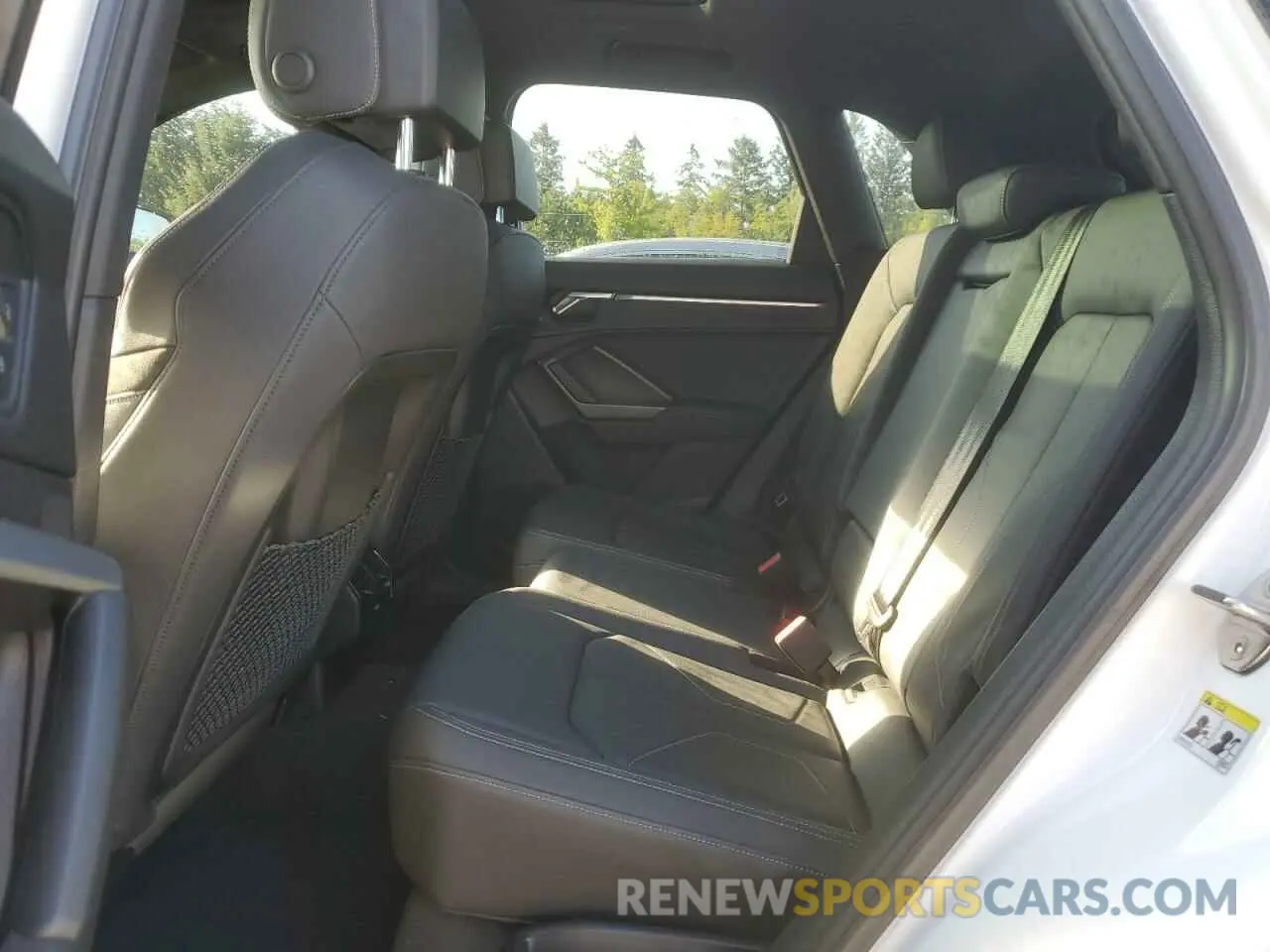 11 Photograph of a damaged car WA1EECF3XN1047381 AUDI Q3 2022