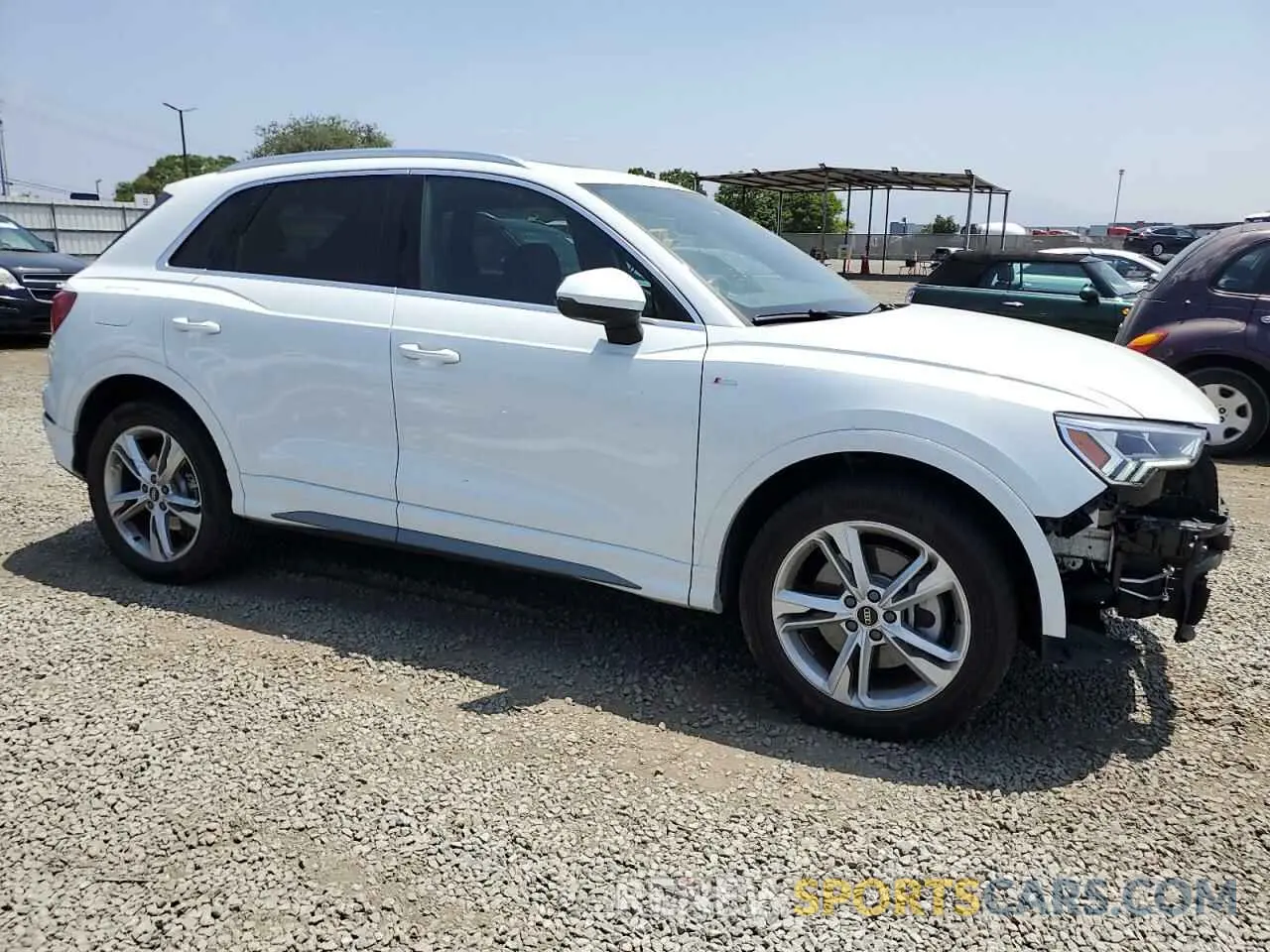 4 Photograph of a damaged car WA1EECF3XN1057845 AUDI Q3 2022