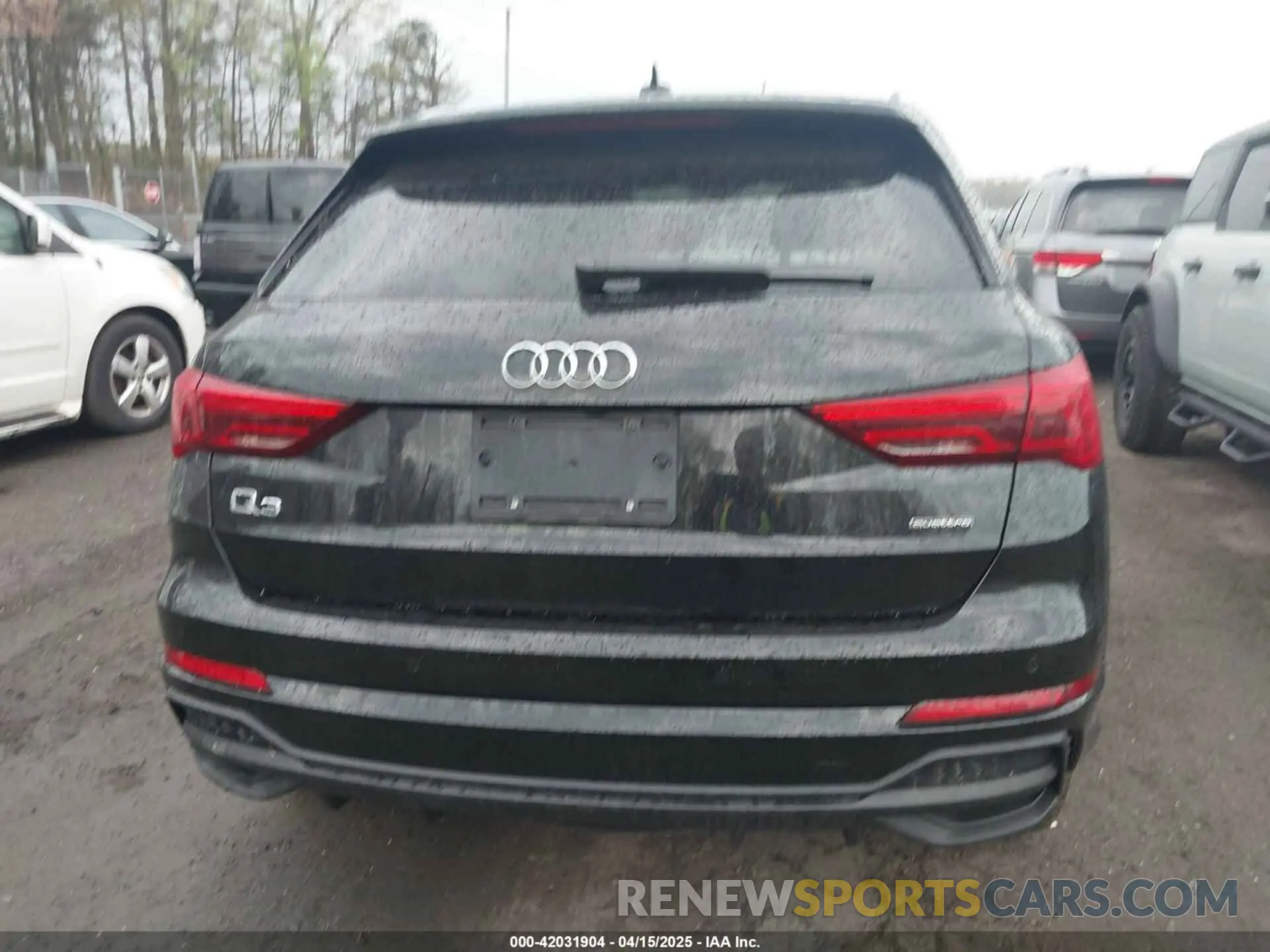16 Photograph of a damaged car WA1DECF30P1032998 AUDI Q3 2023