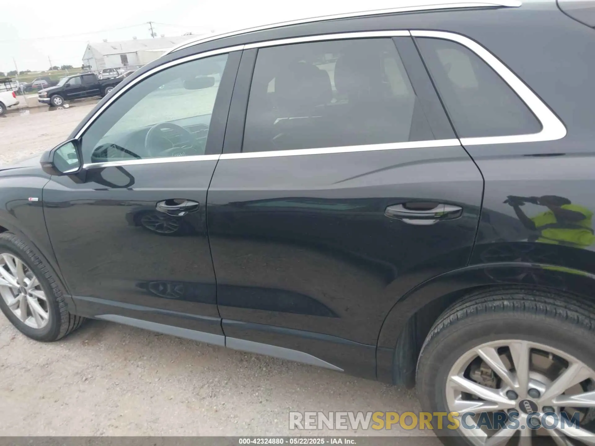 14 Photograph of a damaged car WA1DECF32P1110925 AUDI Q3 2023