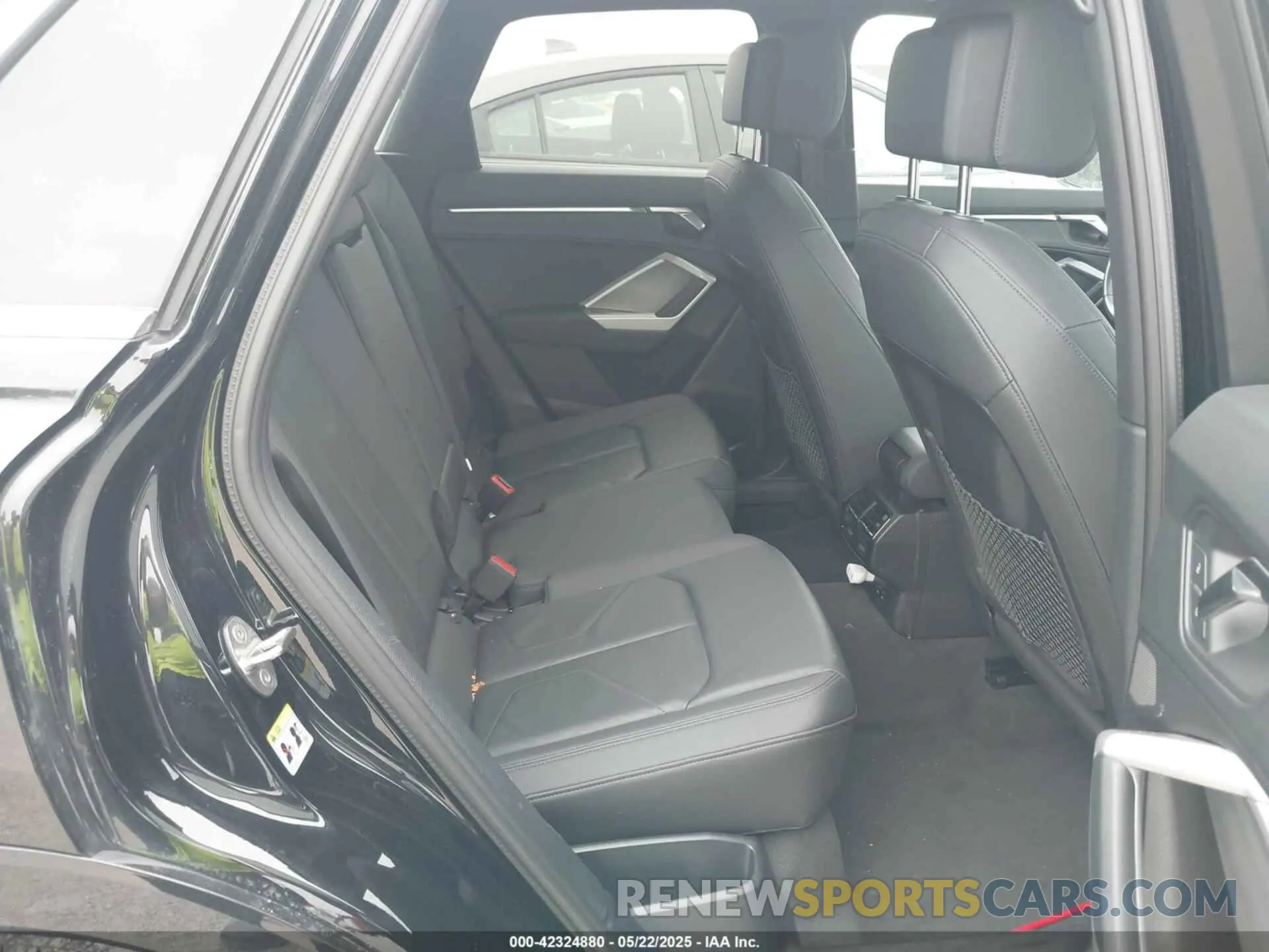 8 Photograph of a damaged car WA1DECF32P1110925 AUDI Q3 2023