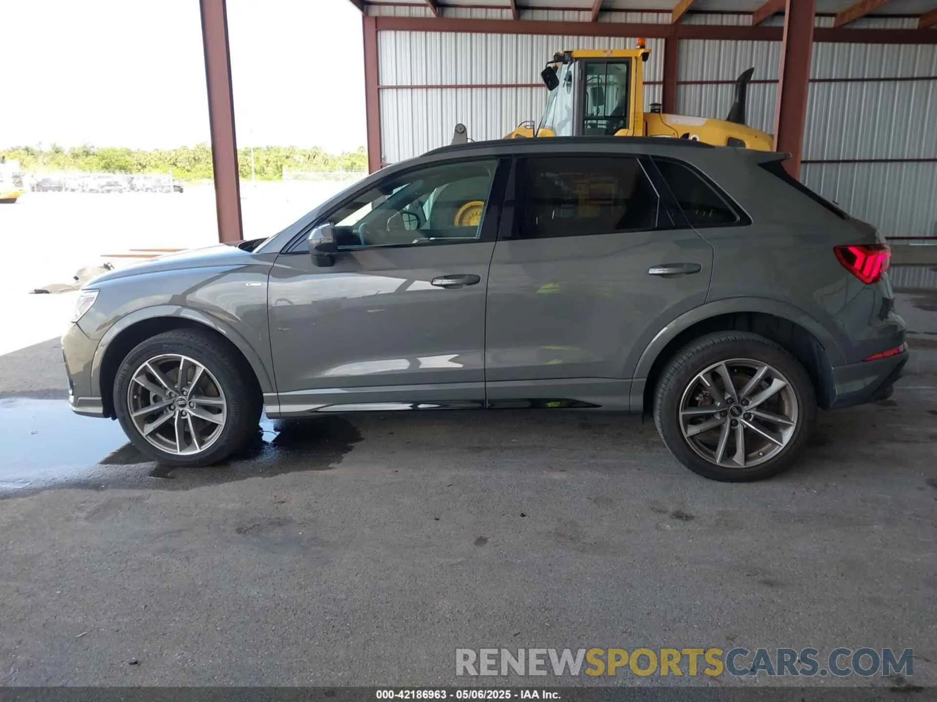 15 Фотография поврежденного автомобиля WA1DECF3XP1047685 AUDI Q3 2023