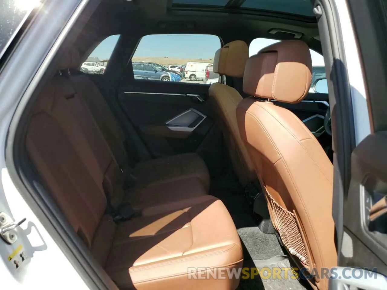 10 Photograph of a damaged car WA1EECF35P1052524 AUDI Q3 2023
