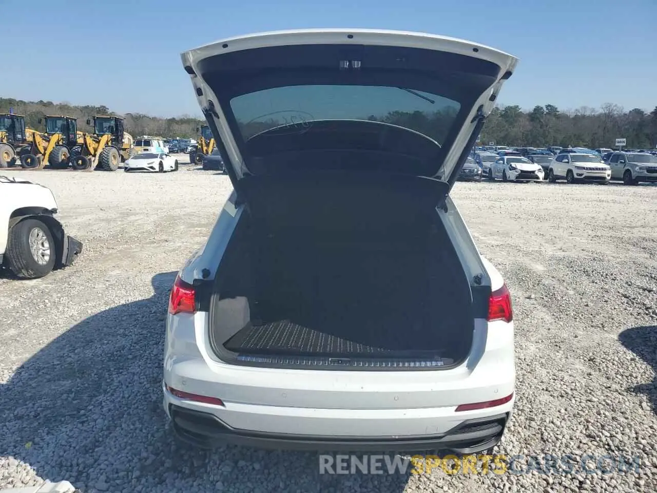 6 Фотография поврежденного автомобиля WA1EECF39P1092122 AUDI Q3 2023