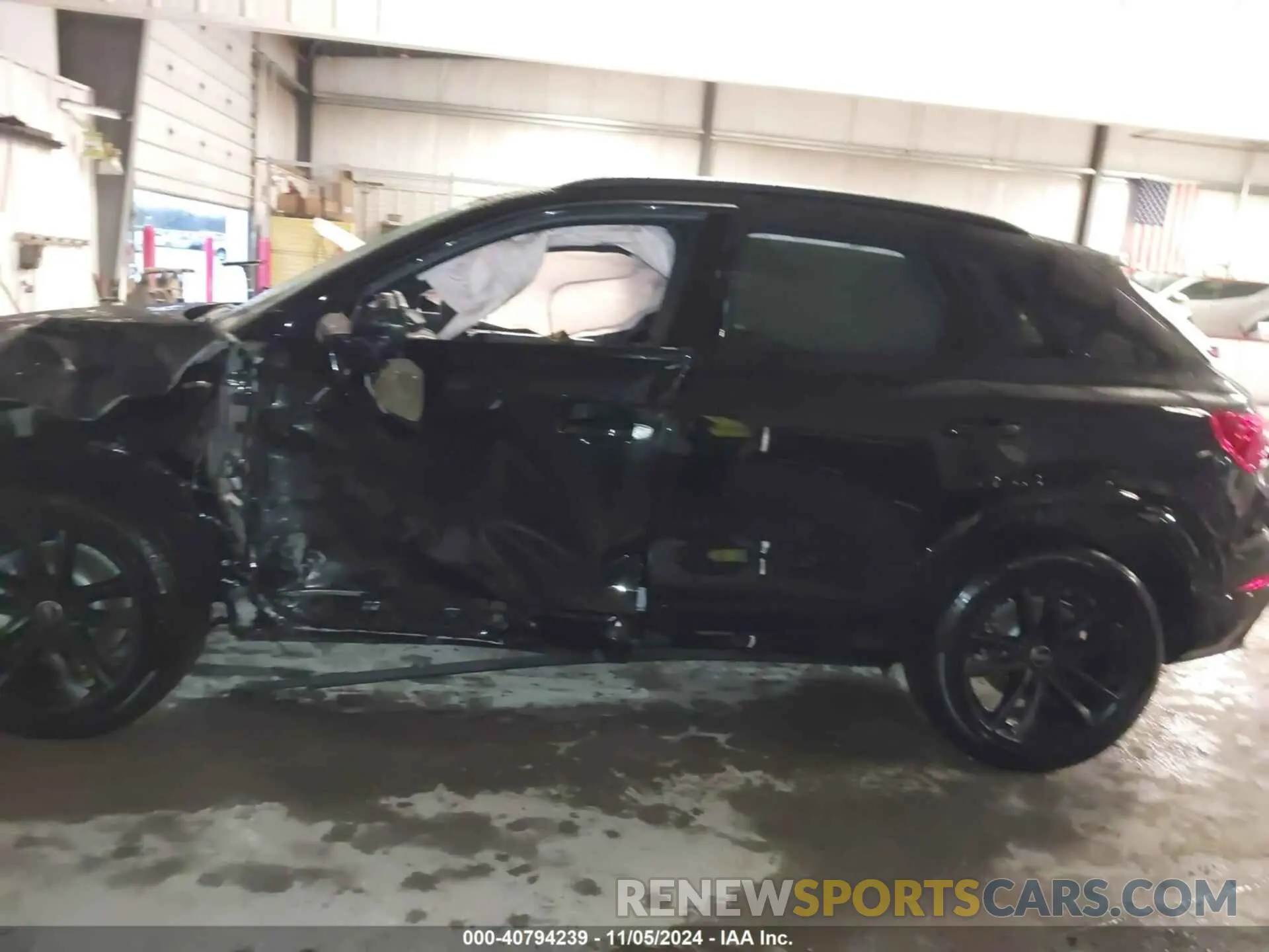 14 Photograph of a damaged car WA1EEDF36P1119055 AUDI Q3 2023