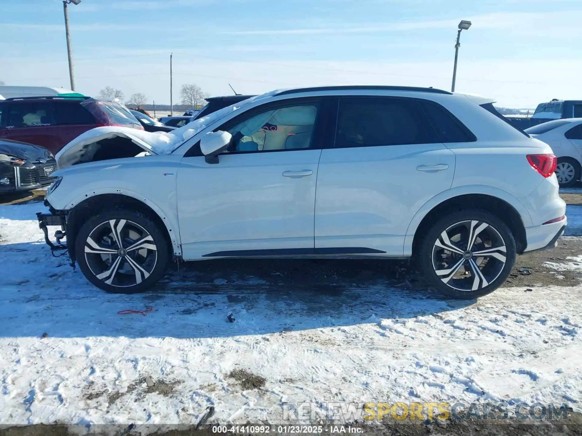 14 Фотография поврежденного автомобиля WA1EEDF39P1082244 AUDI Q3 2023