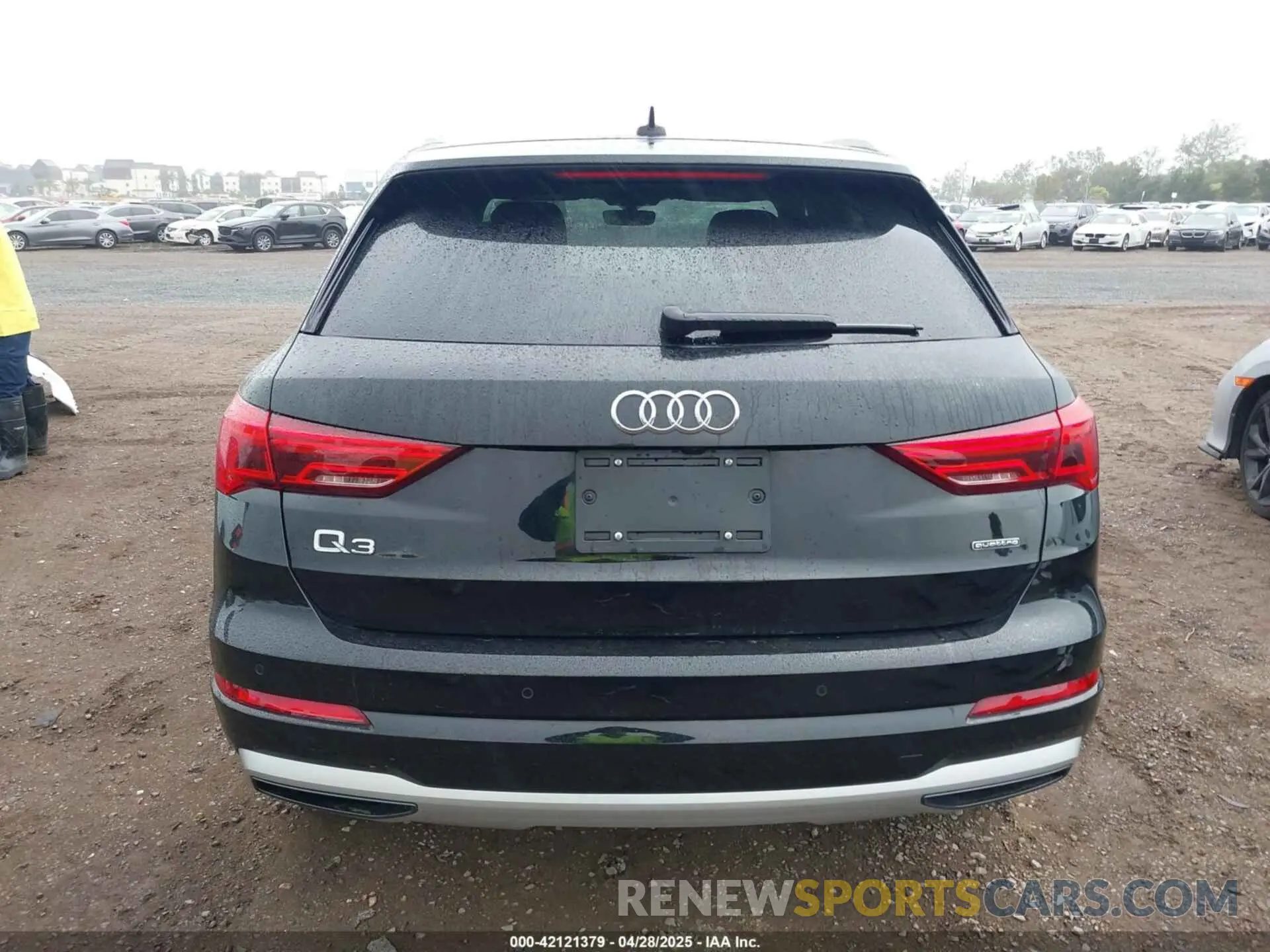 16 Photograph of a damaged car WA1AUCF32R1083539 AUDI Q3 2024