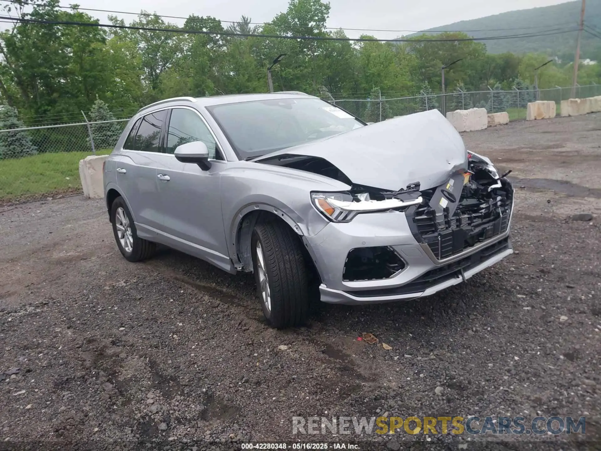 1 Photograph of a damaged car WA1AUCF3XR1076791 AUDI Q3 2024