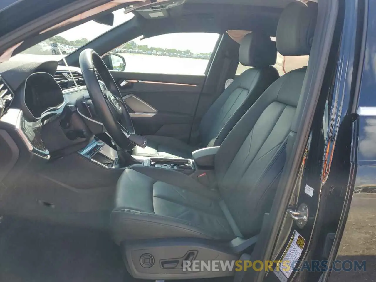 7 Фотография поврежденного автомобиля WA1DECF31R1047951 AUDI Q3 2024