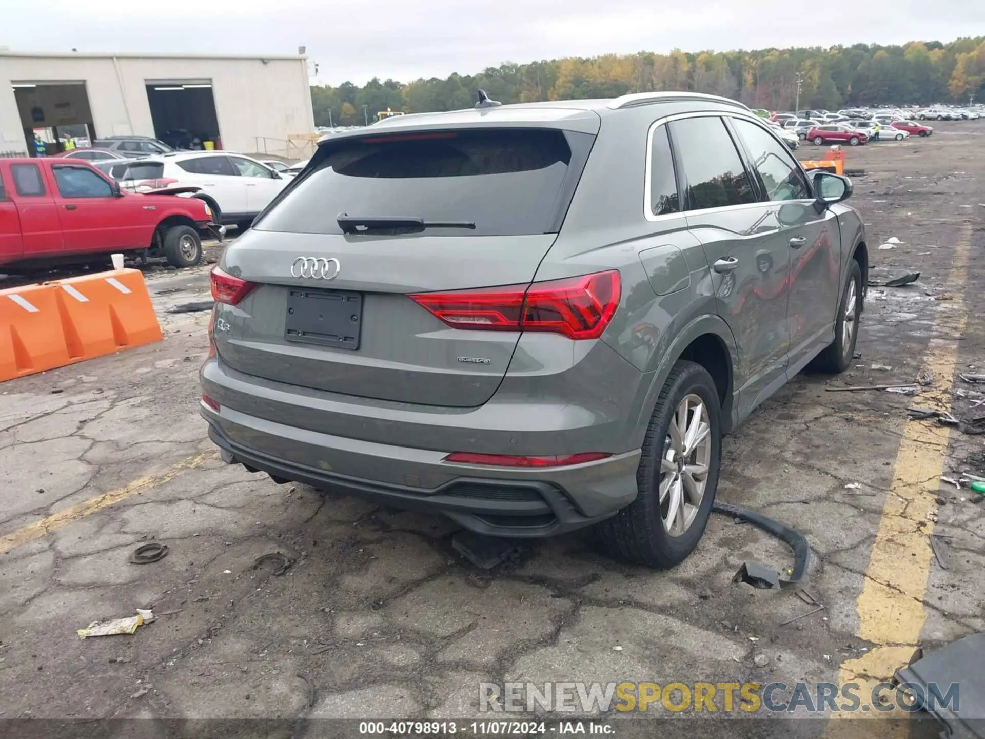 4 Photograph of a damaged car WA1DECF35R1072237 AUDI Q3 2024