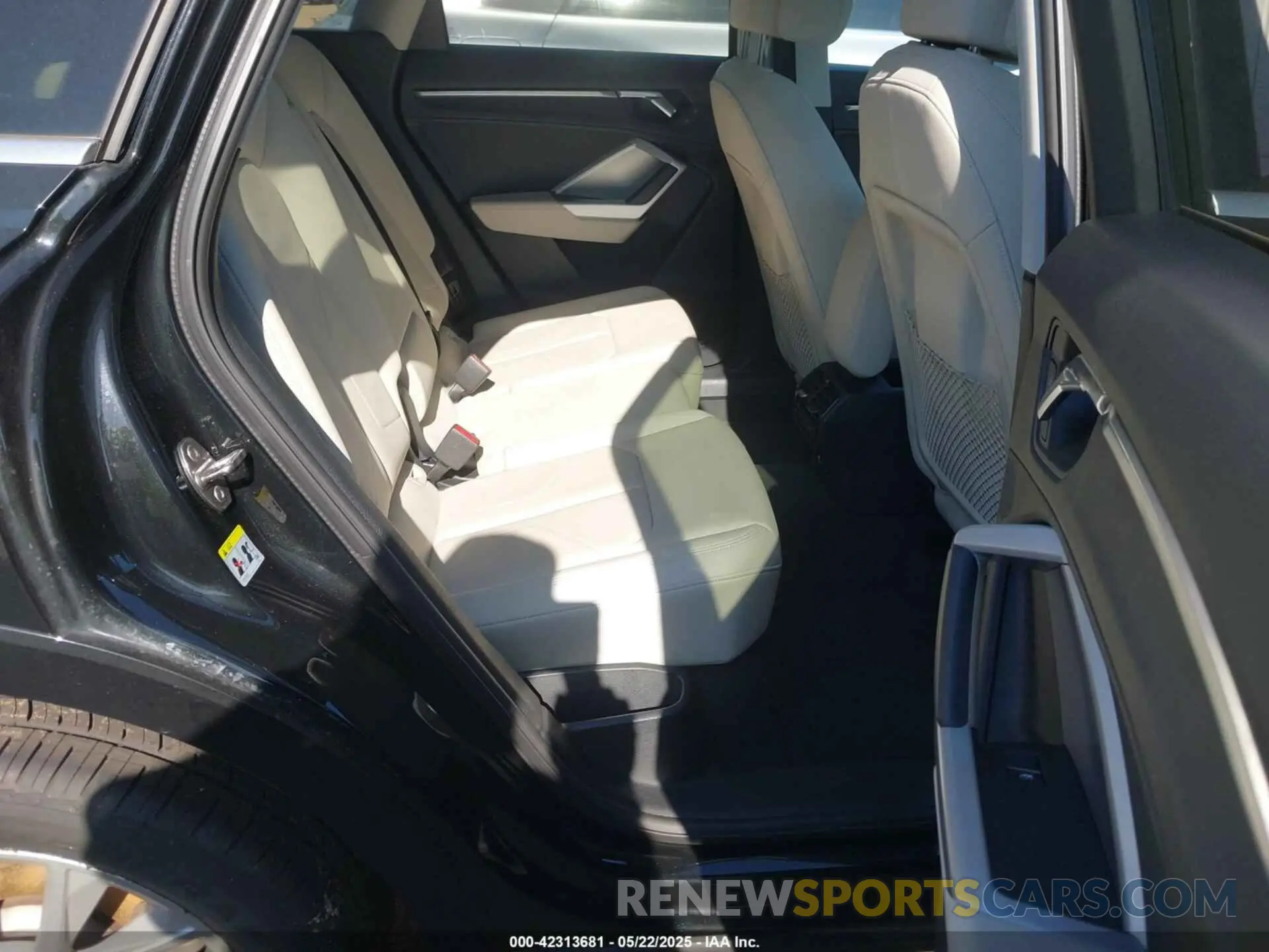 8 Фотография поврежденного автомобиля WA1DECF35R1095131 AUDI Q3 2024