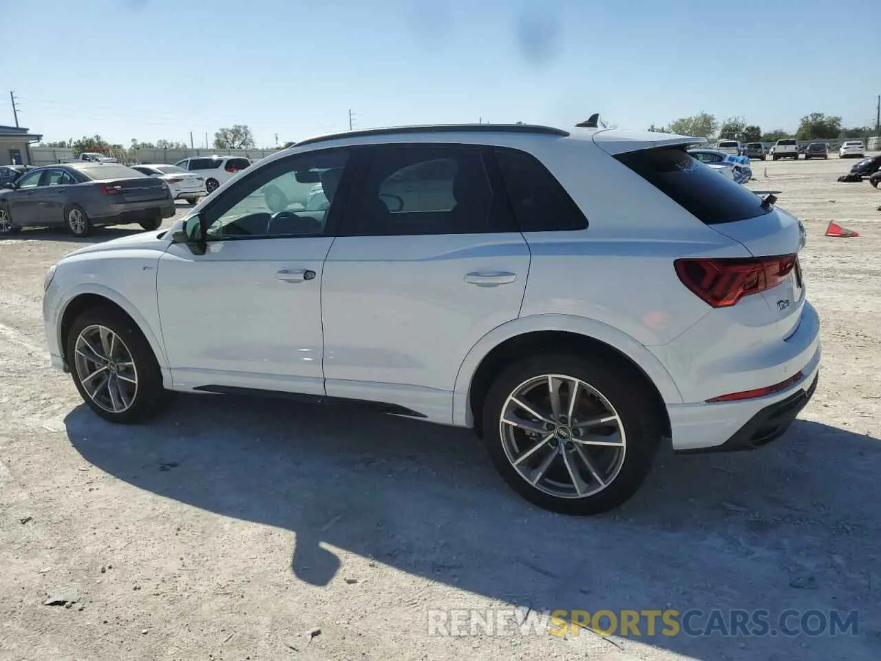 2 Фотография поврежденного автомобиля WA1DECF35R1122022 AUDI Q3 2024
