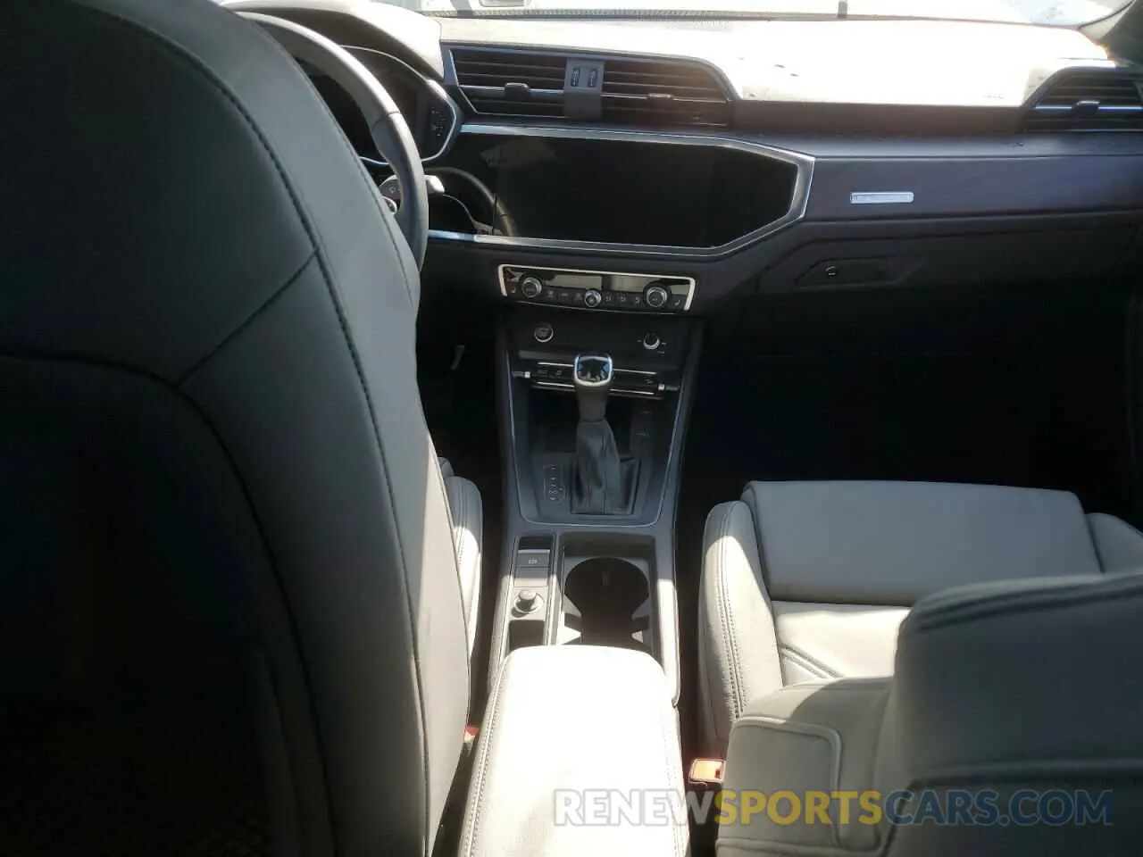8 Фотография поврежденного автомобиля WA1DECF35R1122022 AUDI Q3 2024