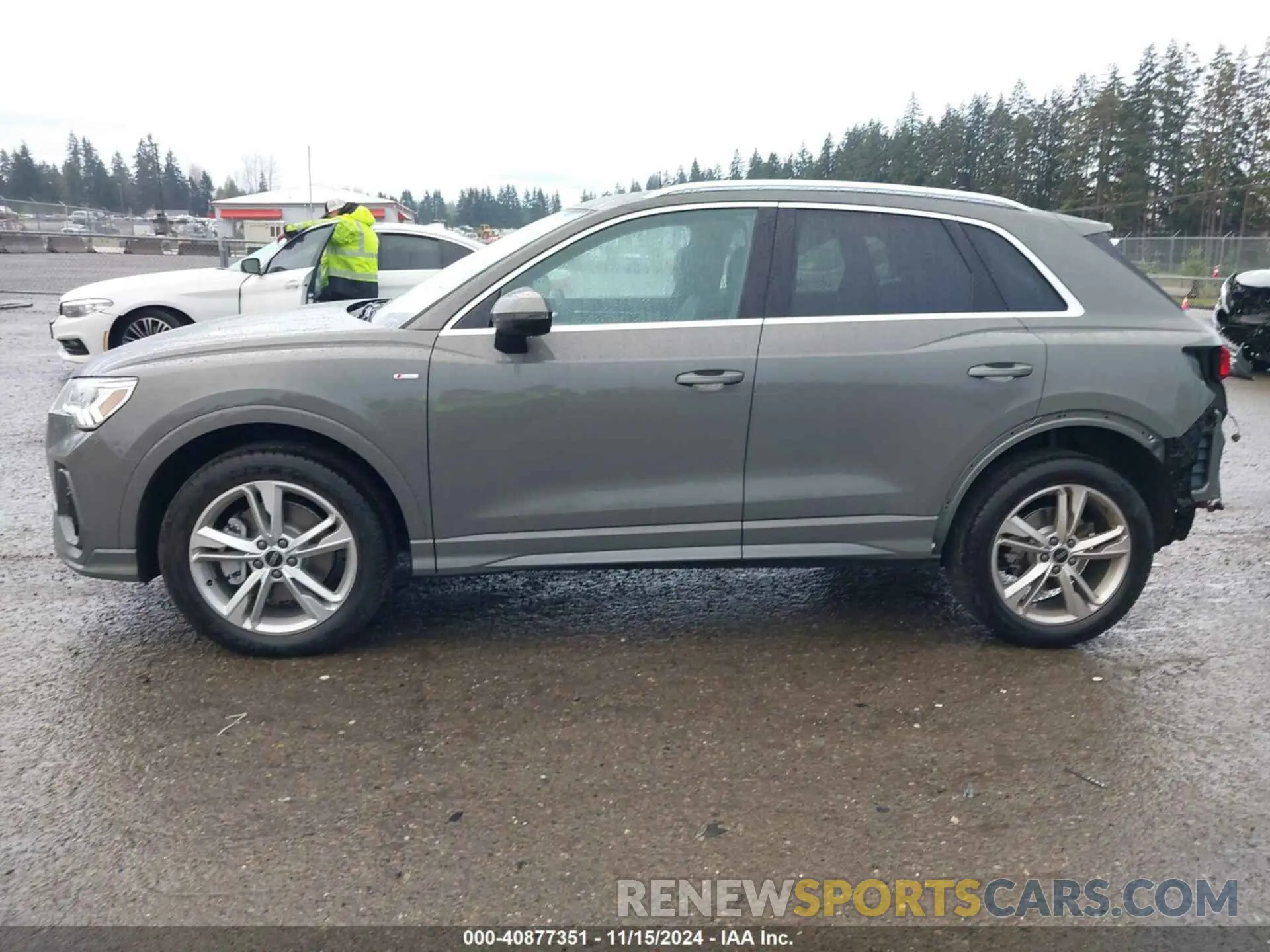 15 Photograph of a damaged car WA1DECF36R1094926 AUDI Q3 2024
