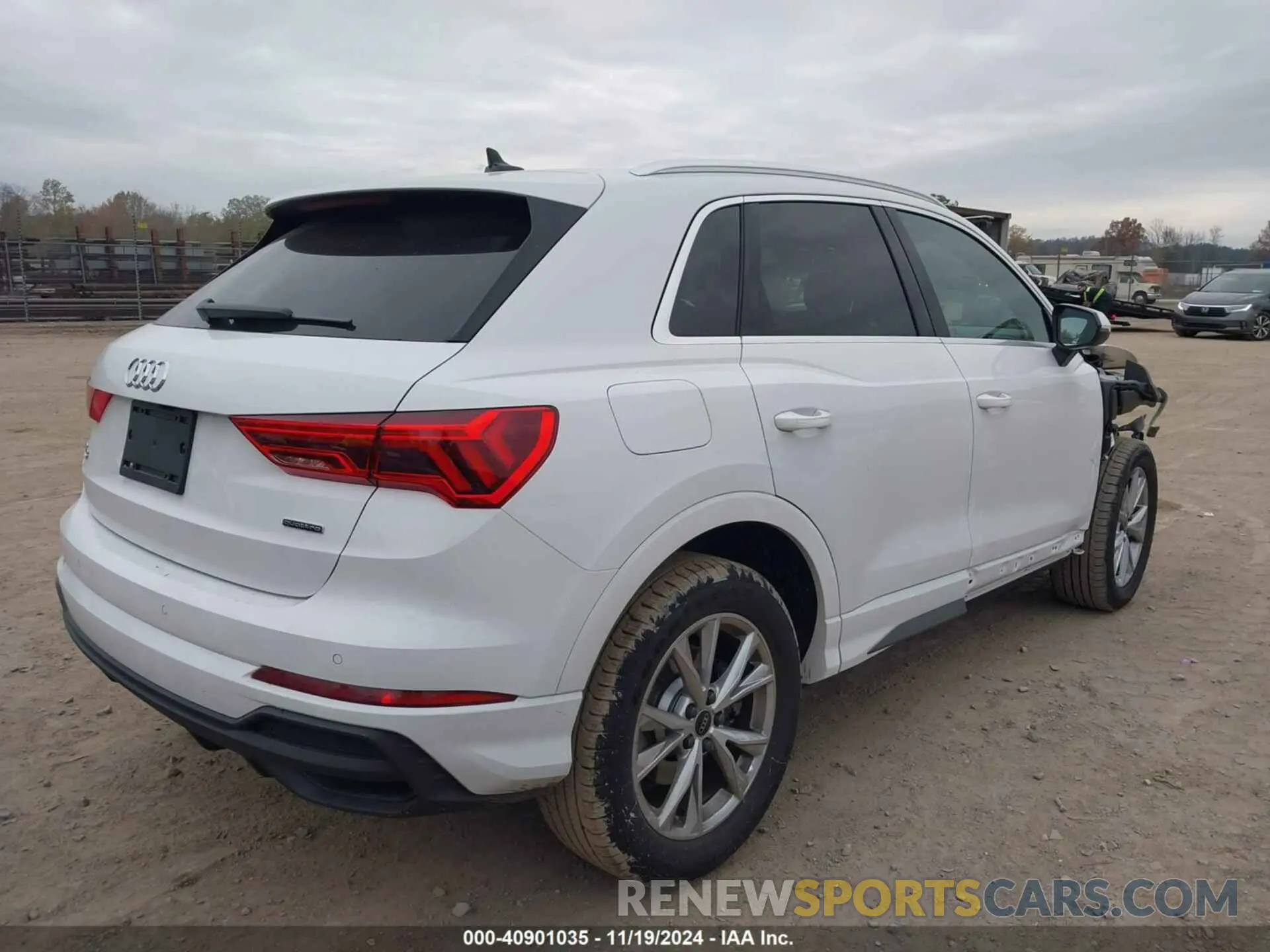 4 Photograph of a damaged car WA1DECF36R1185601 AUDI Q3 2024