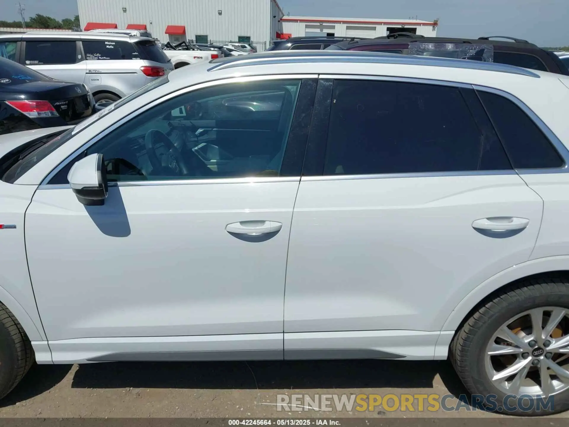 14 Фотография поврежденного автомобиля WA1DECF37R1044715 AUDI Q3 2024
