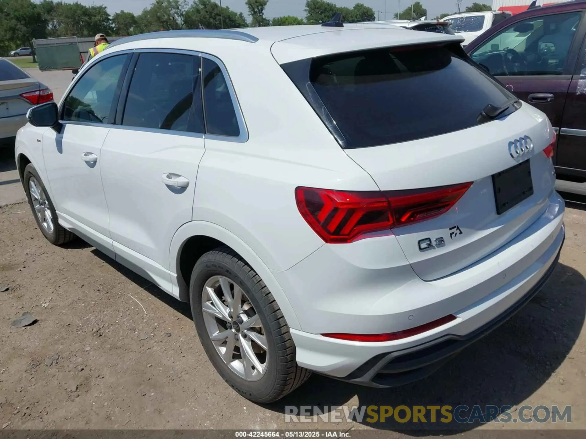 3 Фотография поврежденного автомобиля WA1DECF37R1044715 AUDI Q3 2024