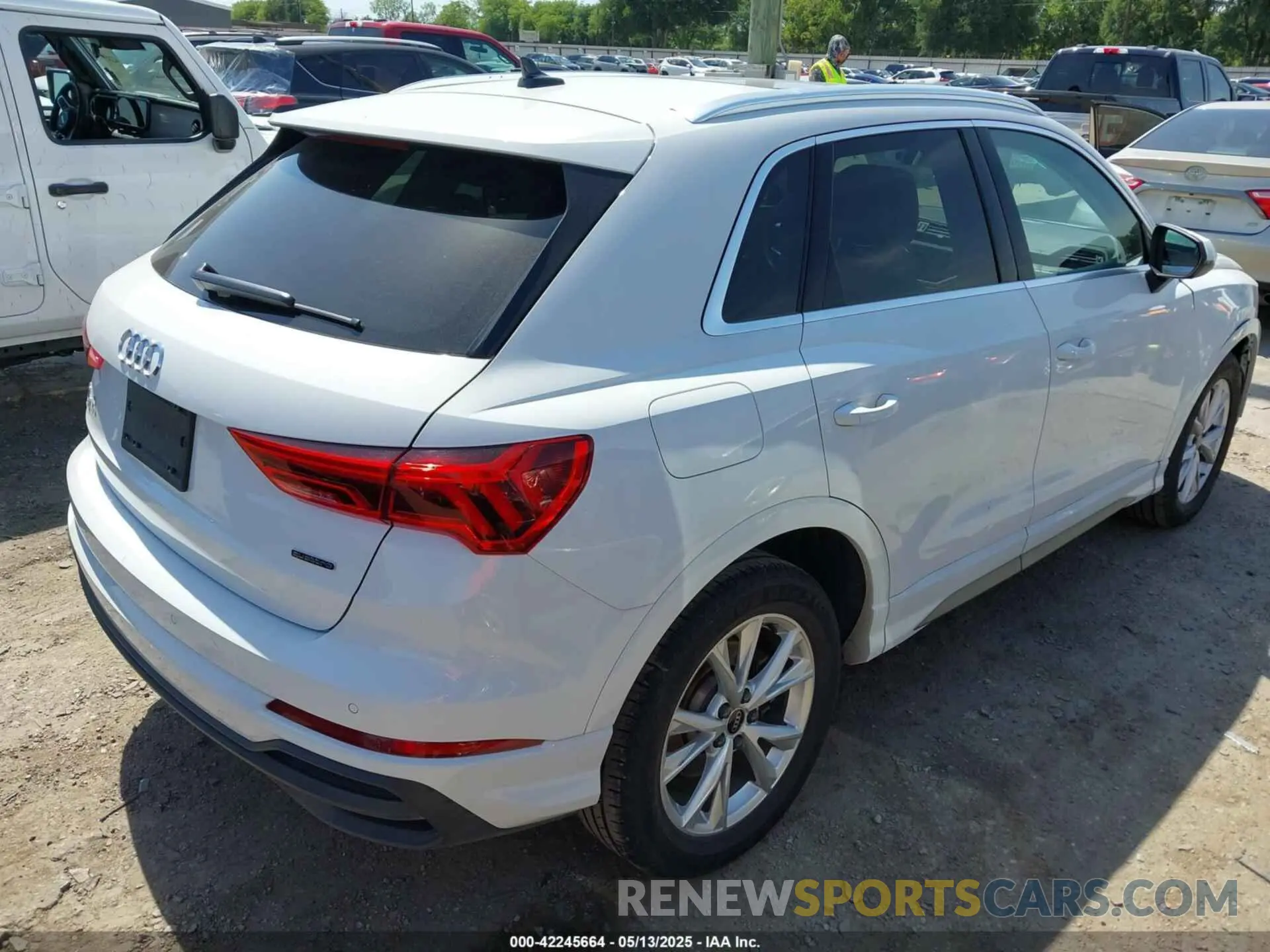4 Фотография поврежденного автомобиля WA1DECF37R1044715 AUDI Q3 2024