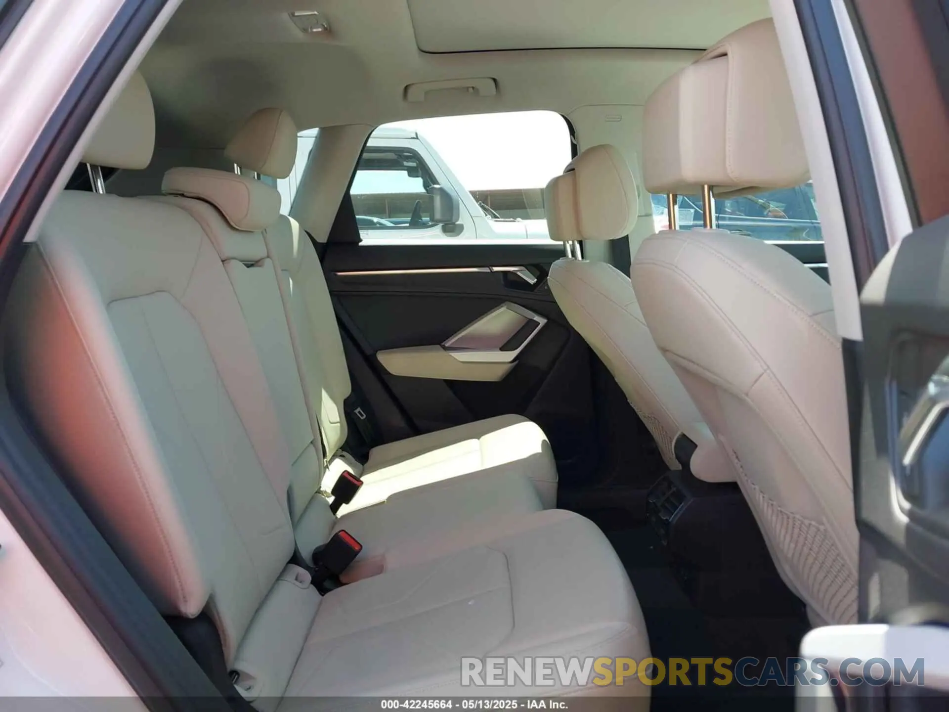 8 Фотография поврежденного автомобиля WA1DECF37R1044715 AUDI Q3 2024