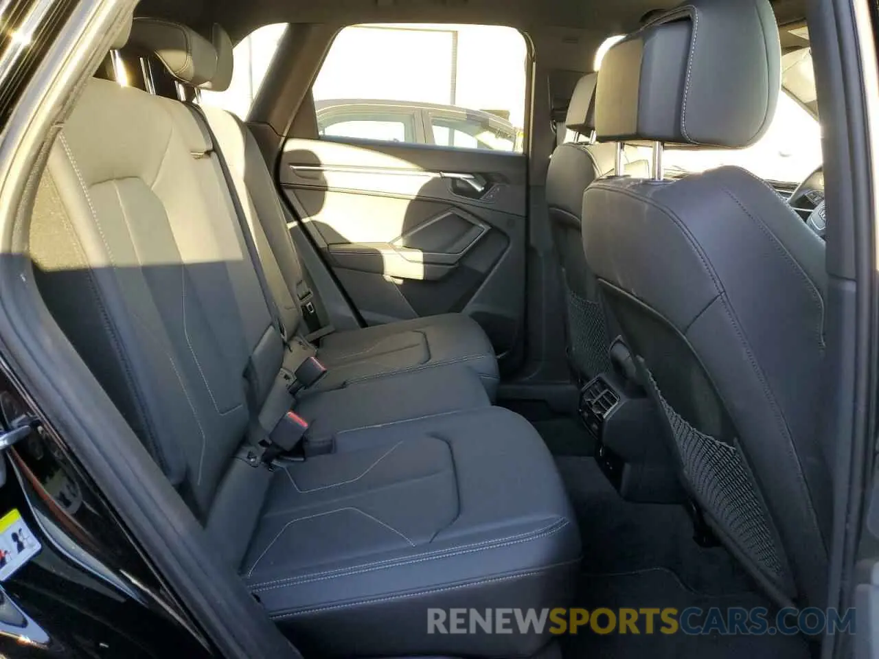 11 Фотография поврежденного автомобиля WA1DECF37R1082171 AUDI Q3 2024