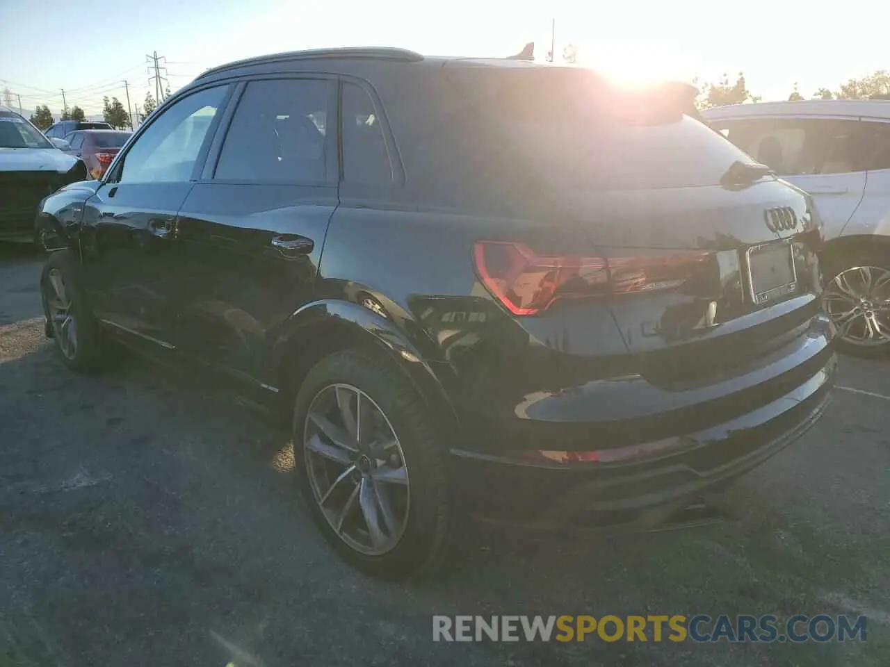 2 Фотография поврежденного автомобиля WA1DECF37R1082171 AUDI Q3 2024