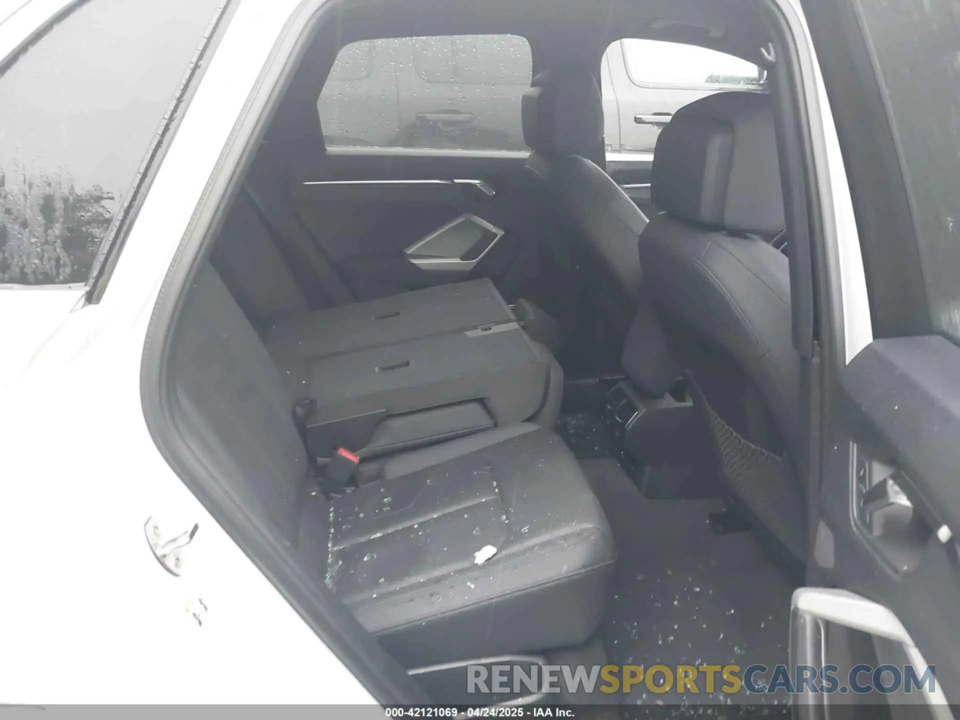 8 Фотография поврежденного автомобиля WA1DECF38R1052726 AUDI Q3 2024