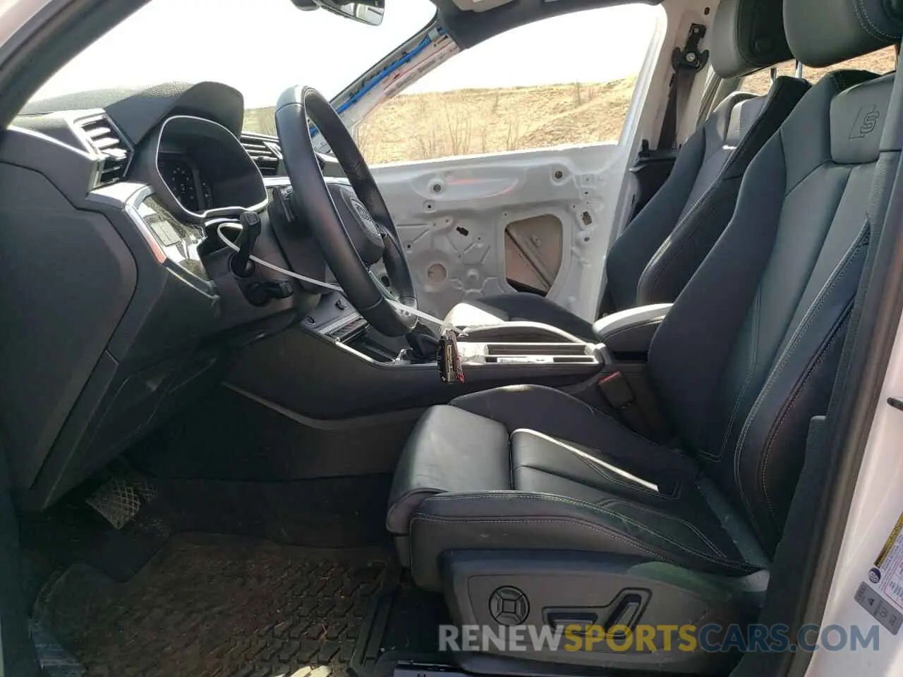 7 Photograph of a damaged car WA1DECF39R1050029 AUDI Q3 2024