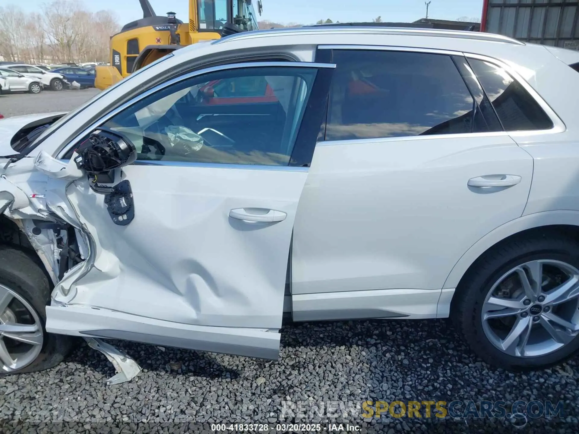 15 Photograph of a damaged car WA1DECF3XR1108195 AUDI Q3 2024
