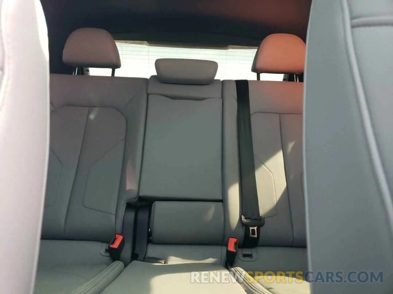 10 Photograph of a damaged car WA1EECF32R1152163 AUDI Q3 2024